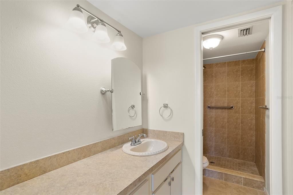 For Sale: $180,000 (2 beds, 2 baths, 1030 Square Feet)