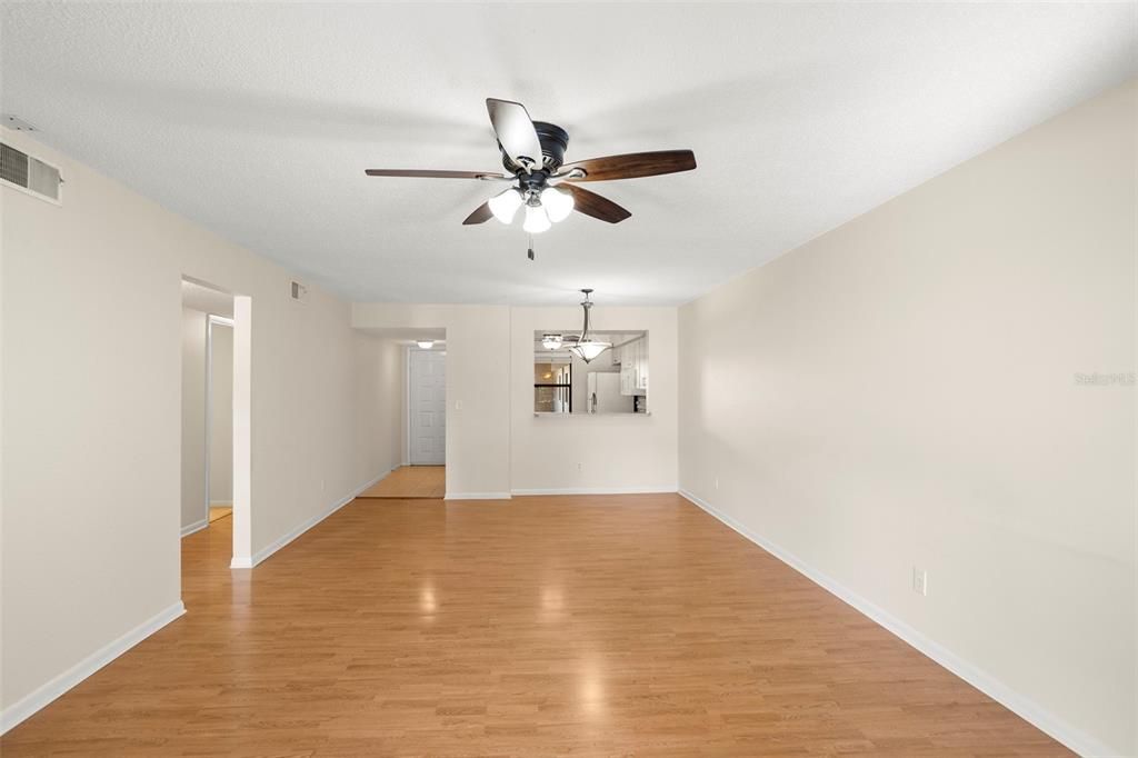 For Sale: $180,000 (2 beds, 2 baths, 1030 Square Feet)