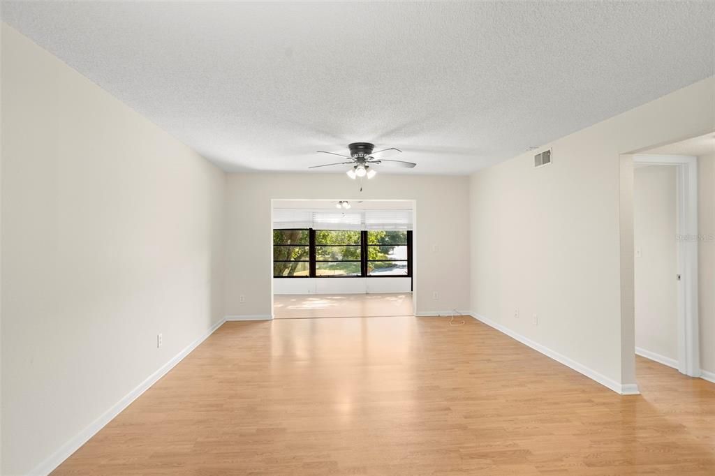 For Sale: $180,000 (2 beds, 2 baths, 1030 Square Feet)