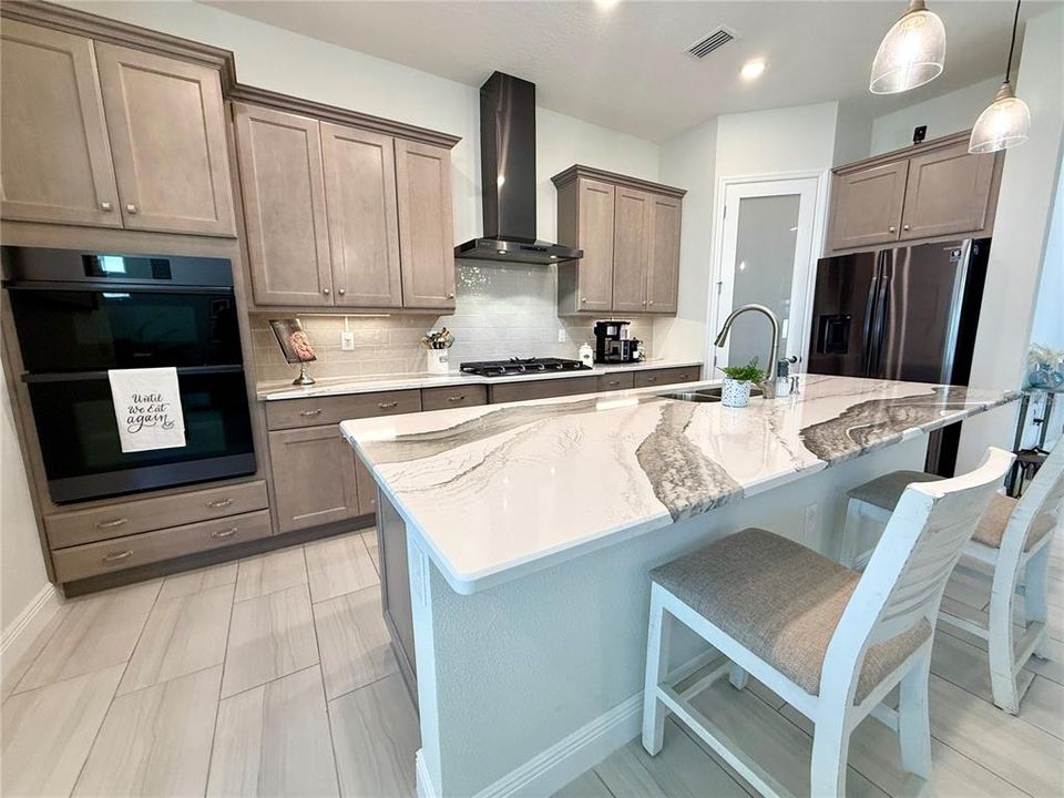 For Sale: $514,990 (2 beds, 2 baths, 2161 Square Feet)