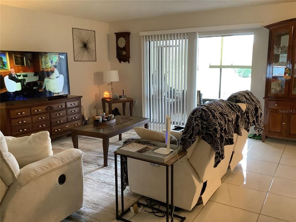 待售: $200,000 (2 贝兹, 2 浴室, 1135 平方英尺)