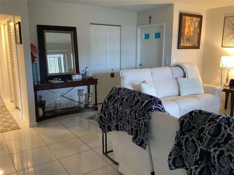 待售: $200,000 (2 贝兹, 2 浴室, 1135 平方英尺)