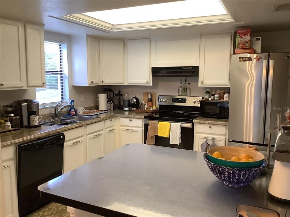 待售: $200,000 (2 贝兹, 2 浴室, 1135 平方英尺)