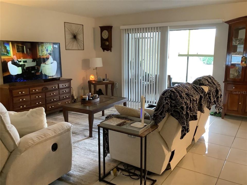 待售: $200,000 (2 贝兹, 2 浴室, 1135 平方英尺)