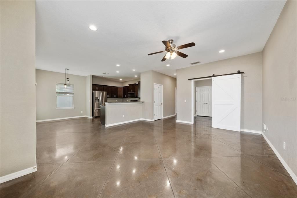 Active With Contract: $230,000 (3 beds, 2 baths, 1268 Square Feet)