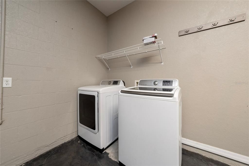 Active With Contract: $230,000 (3 beds, 2 baths, 1268 Square Feet)