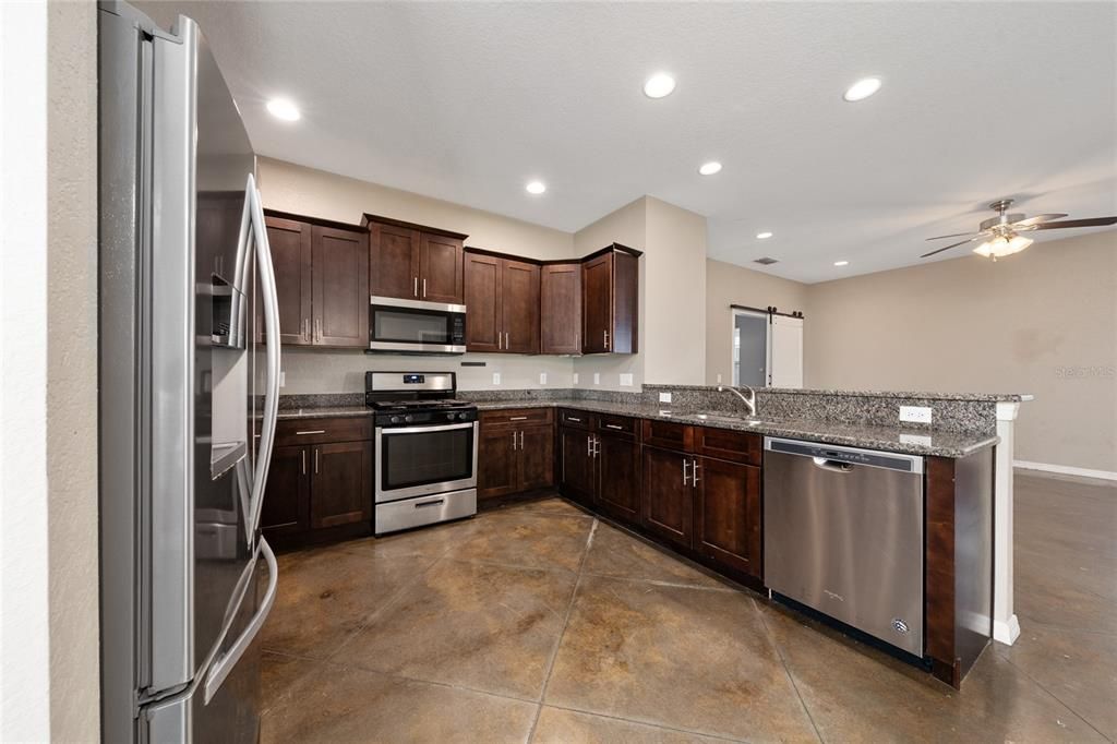 Active With Contract: $230,000 (3 beds, 2 baths, 1268 Square Feet)