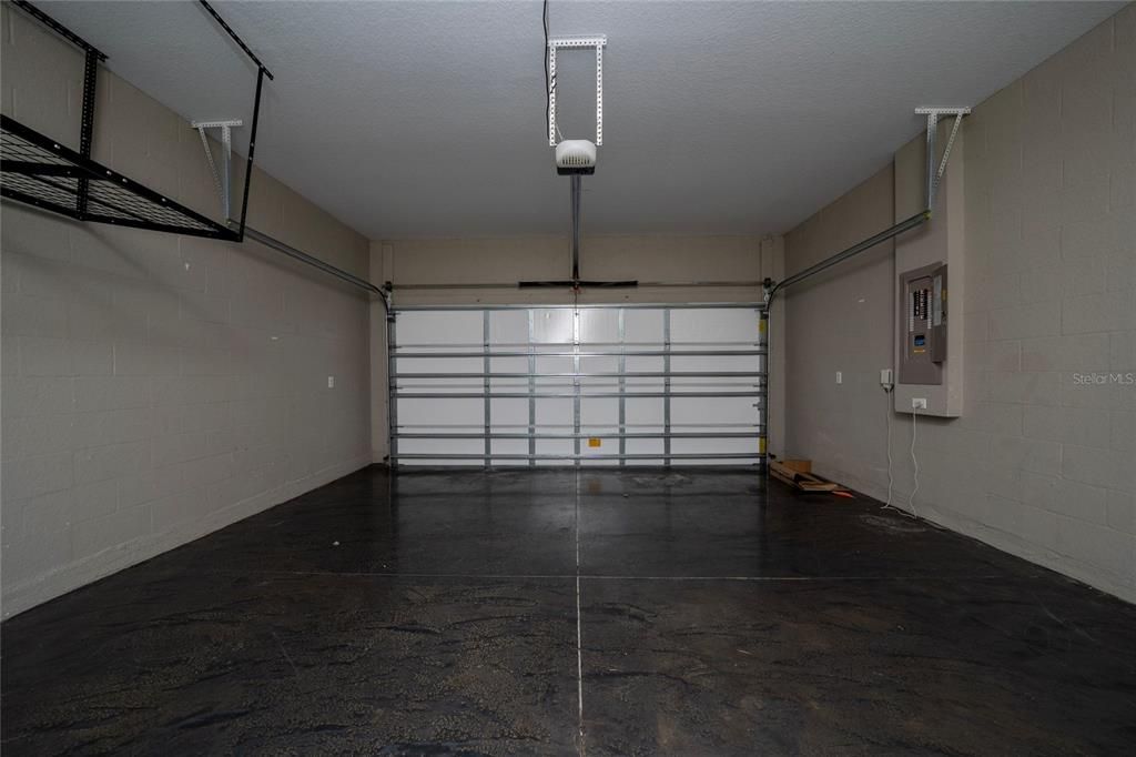 Active With Contract: $230,000 (3 beds, 2 baths, 1268 Square Feet)