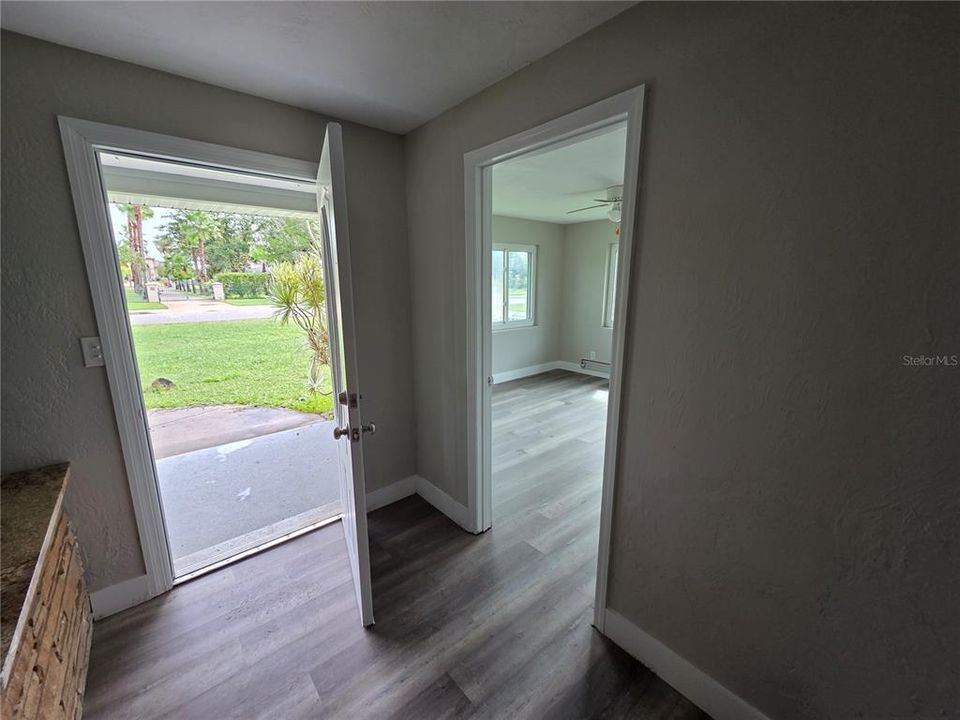 For Sale: $275,000 (3 beds, 3 baths, 1444 Square Feet)