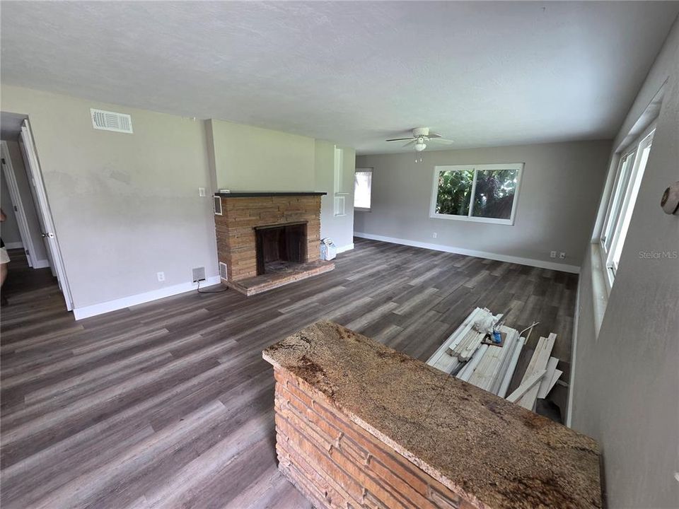 For Sale: $275,000 (3 beds, 3 baths, 1444 Square Feet)