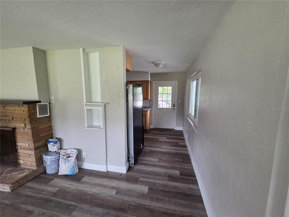 For Sale: $275,000 (3 beds, 3 baths, 1444 Square Feet)