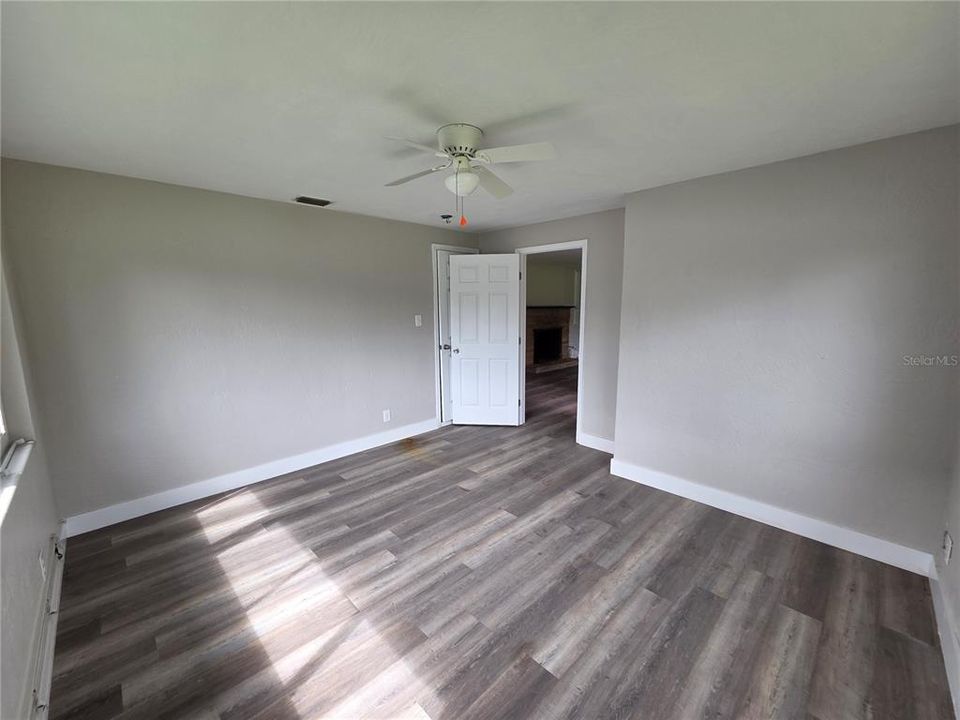 For Sale: $275,000 (3 beds, 3 baths, 1444 Square Feet)