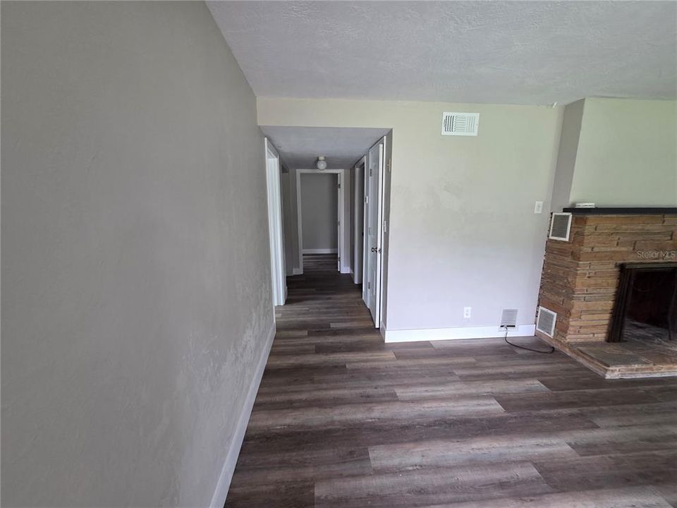 For Sale: $275,000 (3 beds, 3 baths, 1444 Square Feet)