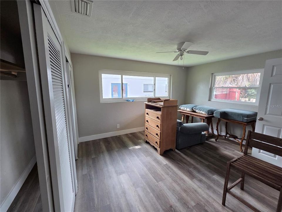 For Sale: $275,000 (3 beds, 3 baths, 1444 Square Feet)