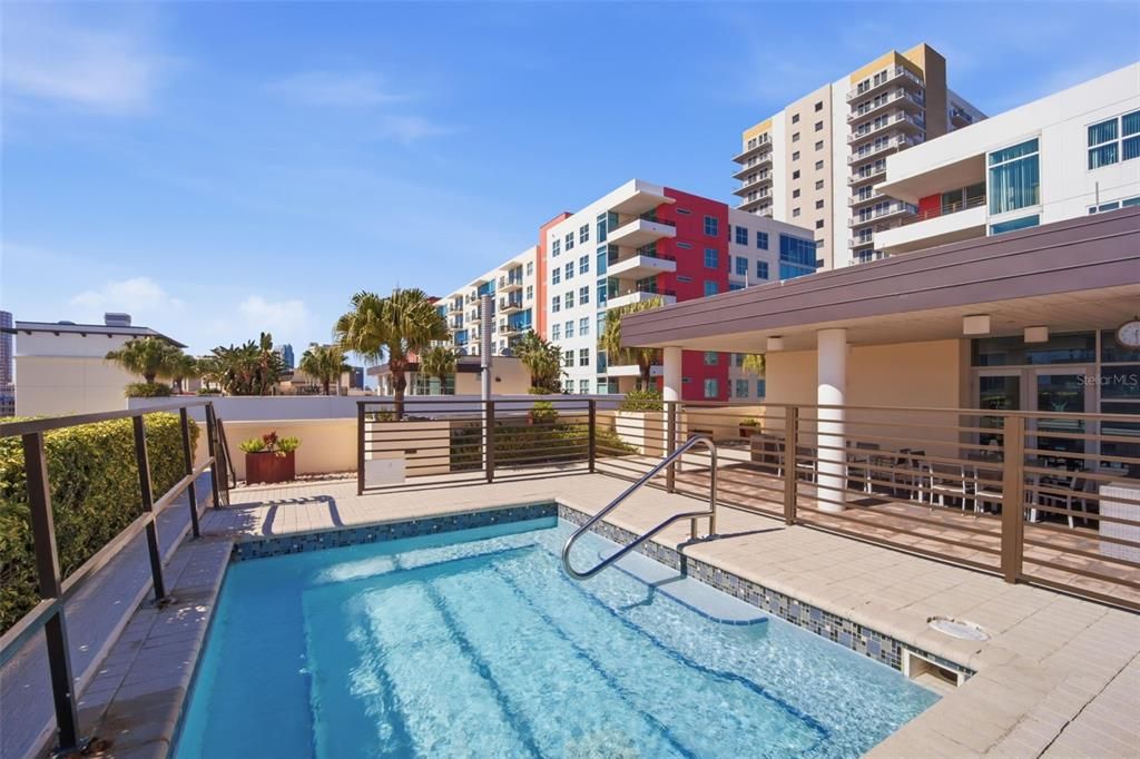 Activo con contrato: $2,800 (2 camas, 1 baños, 1050 Pies cuadrados)