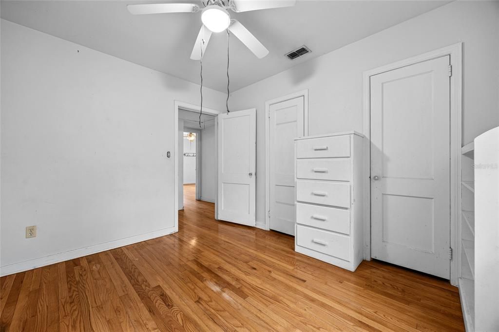 待售: $169,000 (2 贝兹, 1 浴室, 775 平方英尺)