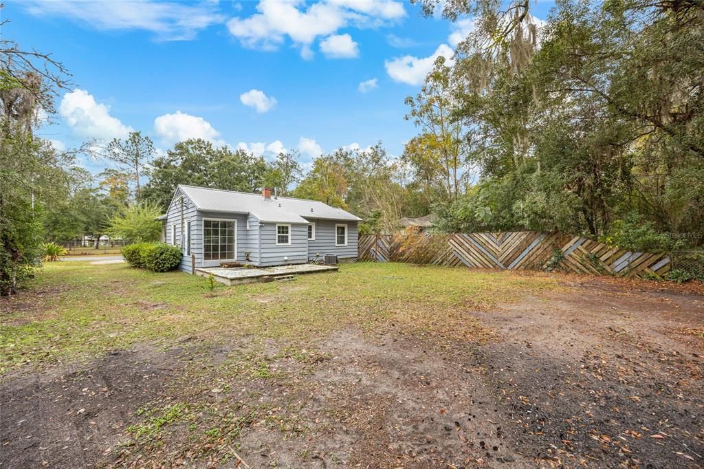 待售: $169,000 (2 贝兹, 1 浴室, 775 平方英尺)