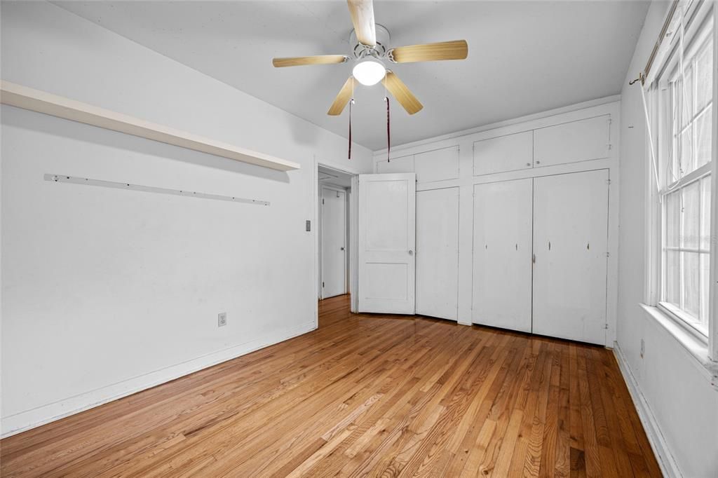 待售: $169,000 (2 贝兹, 1 浴室, 775 平方英尺)