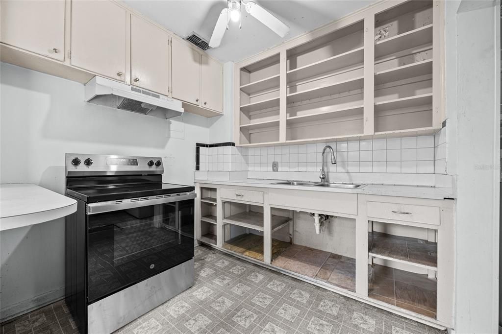 待售: $169,000 (2 贝兹, 1 浴室, 775 平方英尺)