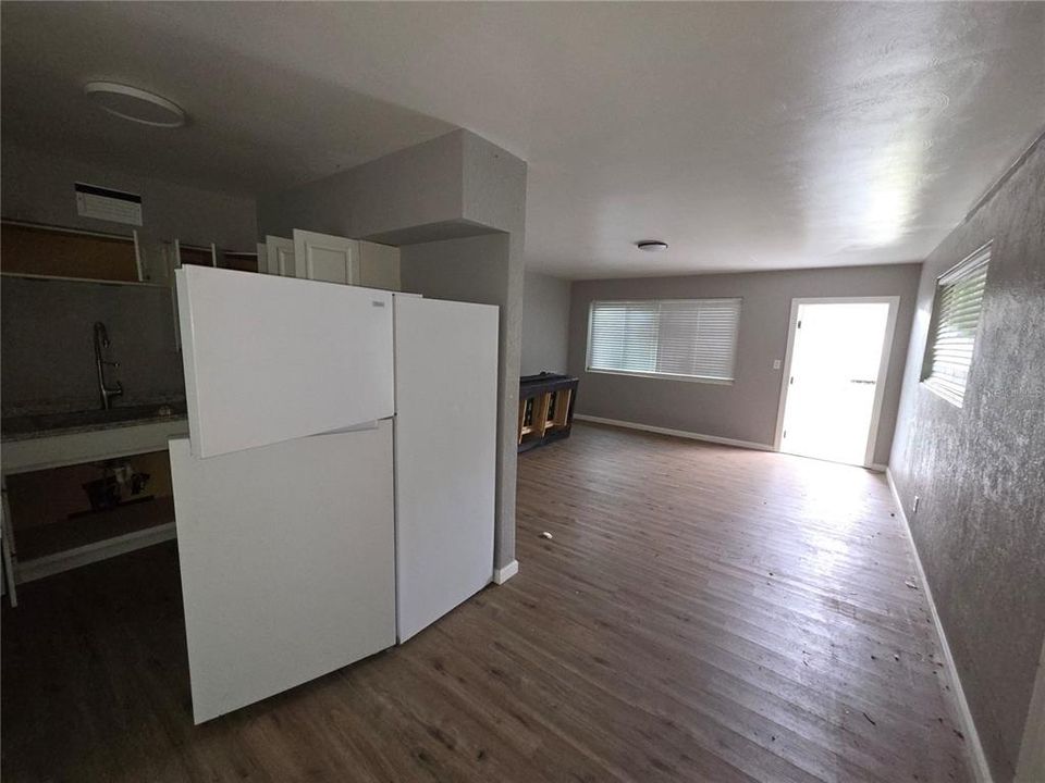 Active With Contract: $200,000 (2 beds, 1 baths, 850 Square Feet)