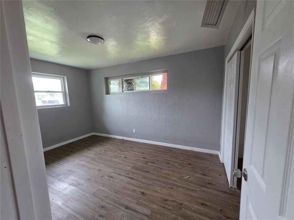 Active With Contract: $200,000 (2 beds, 1 baths, 850 Square Feet)