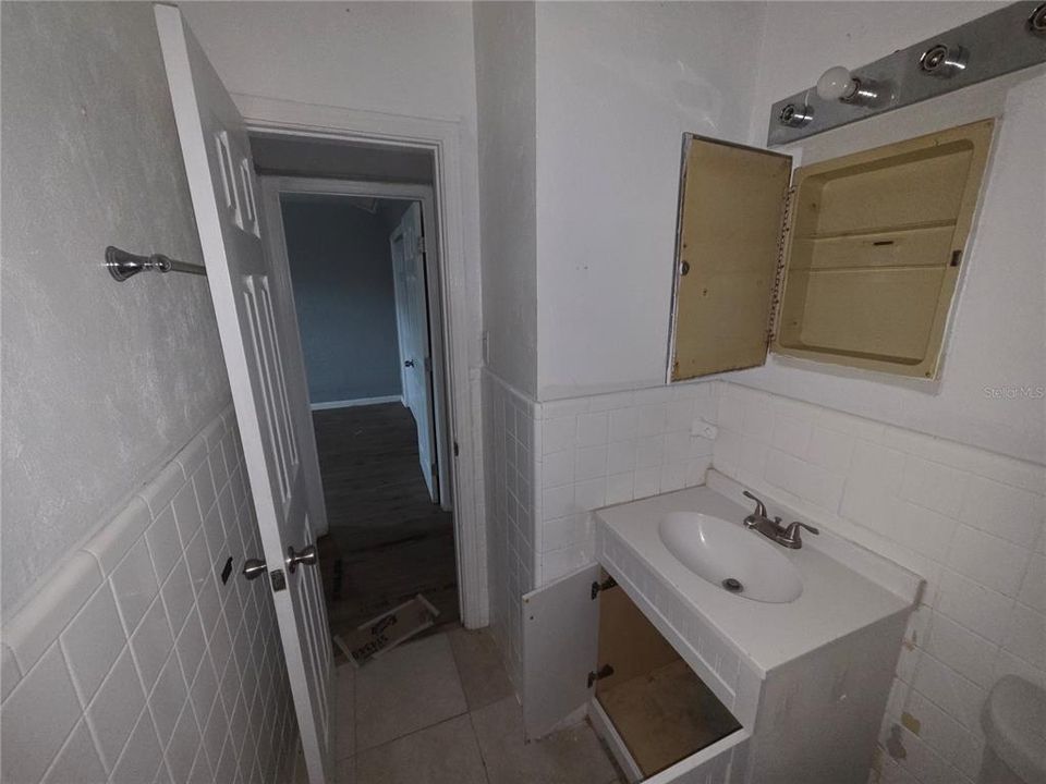 Active With Contract: $200,000 (2 beds, 1 baths, 850 Square Feet)