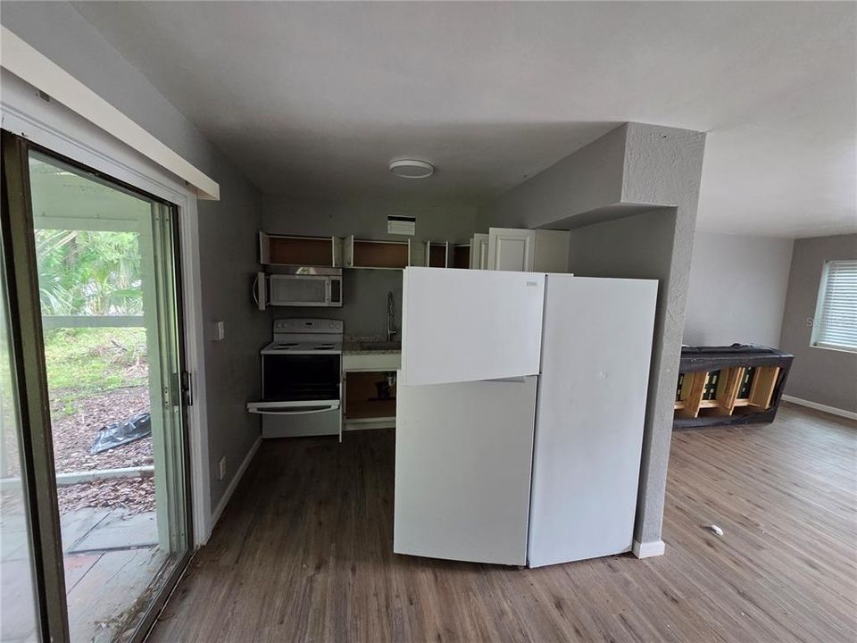 Active With Contract: $200,000 (2 beds, 1 baths, 850 Square Feet)