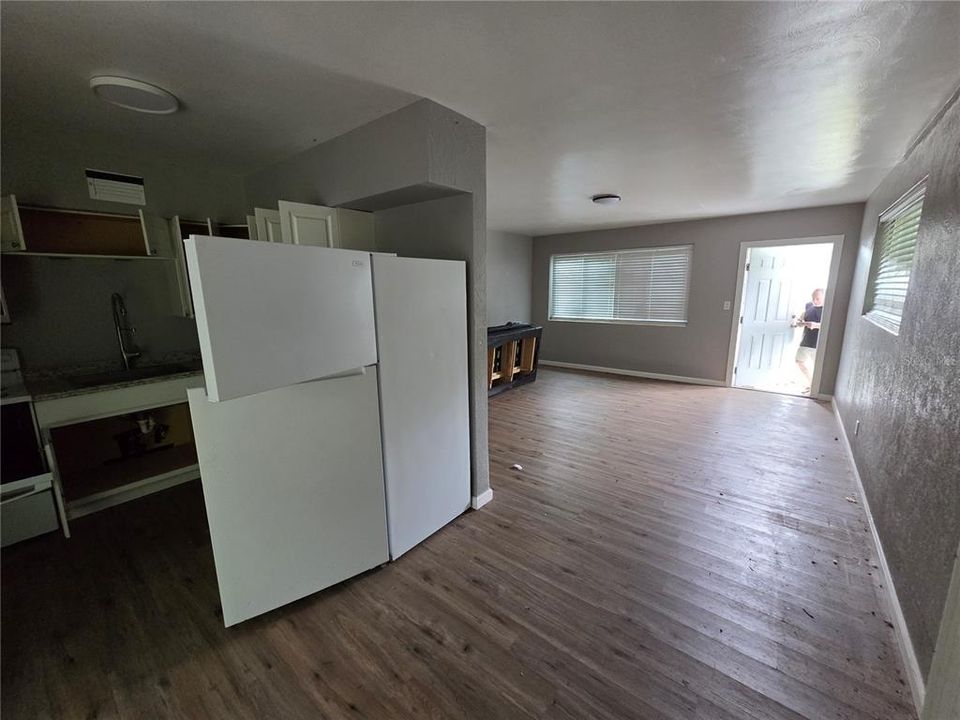 Active With Contract: $200,000 (2 beds, 1 baths, 850 Square Feet)