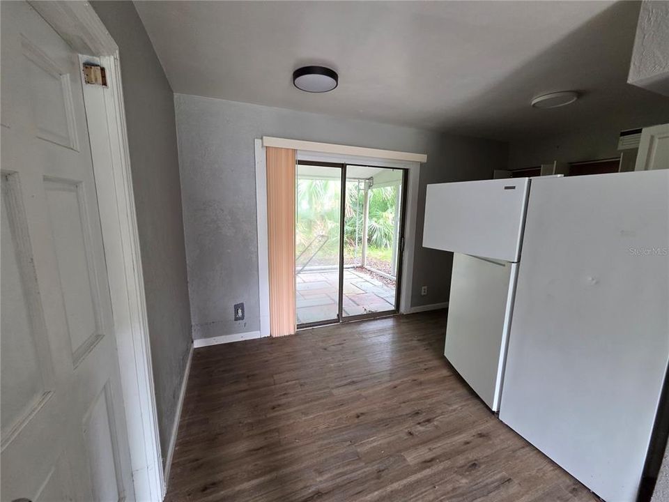 Active With Contract: $200,000 (2 beds, 1 baths, 850 Square Feet)