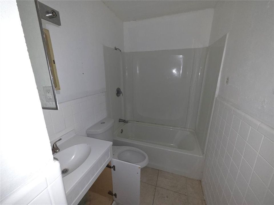 Active With Contract: $200,000 (2 beds, 1 baths, 850 Square Feet)