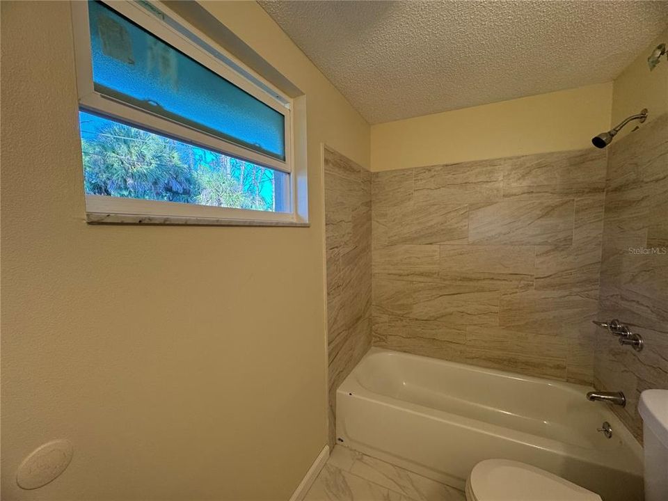 For Rent: $1,050 (1 beds, 1 baths, 528 Square Feet)