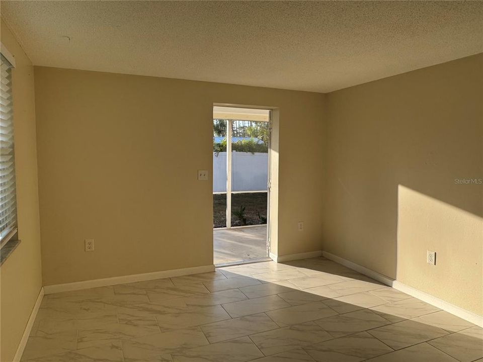 For Rent: $1,050 (1 beds, 1 baths, 528 Square Feet)