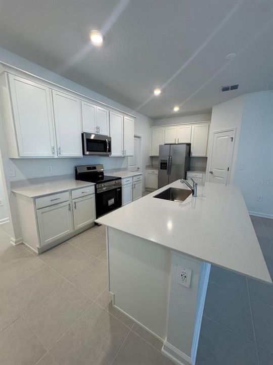 В аренду: $2,800 (3 спален, 2 ванн, 1795 Квадратных фут)