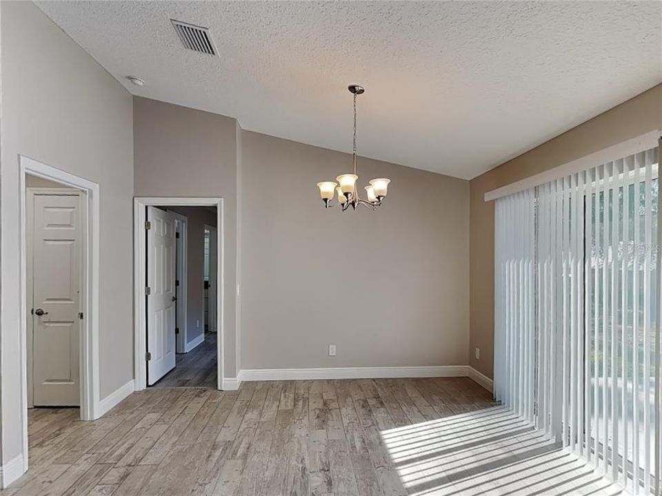 En Renta: $1,699 (4 camas, 2 baños, 1615 Pies cuadrados)