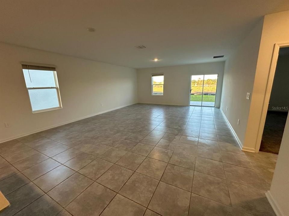 For Rent: $2,950 (5 beds, 2 baths, 2915 Square Feet)