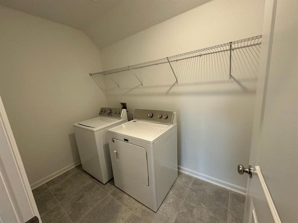 For Rent: $2,950 (5 beds, 2 baths, 2915 Square Feet)