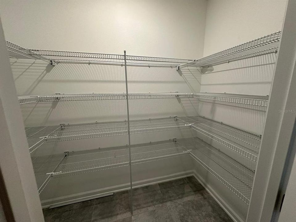 For Rent: $2,950 (5 beds, 2 baths, 2915 Square Feet)