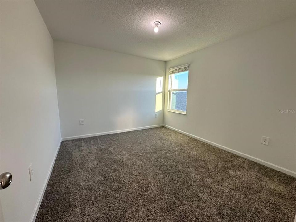 For Rent: $2,950 (5 beds, 2 baths, 2915 Square Feet)