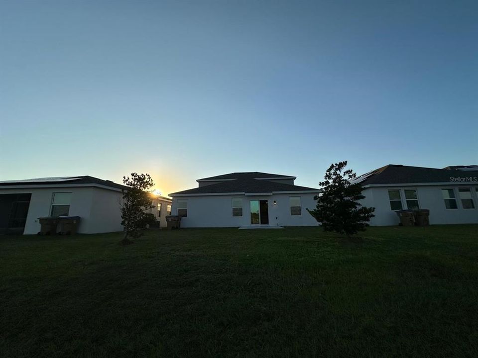 For Rent: $2,950 (5 beds, 2 baths, 2915 Square Feet)