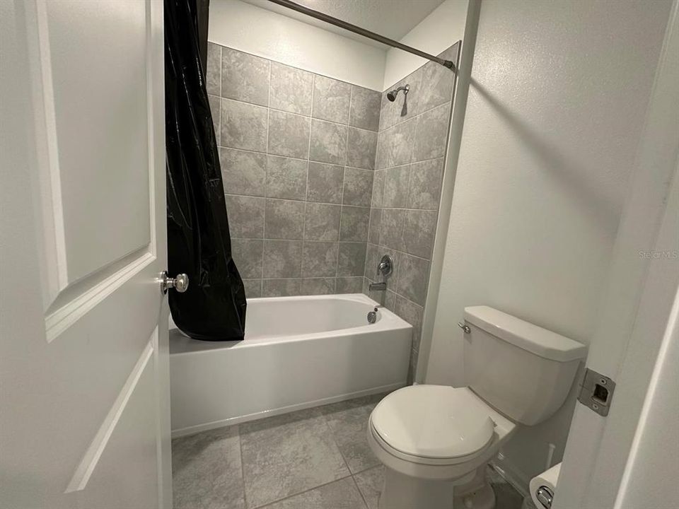 For Rent: $2,950 (5 beds, 2 baths, 2915 Square Feet)