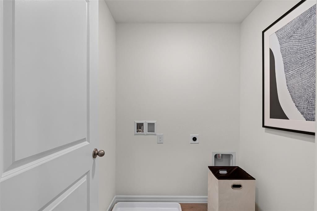 For Sale: $343,990 (3 beds, 2 baths, 1553 Square Feet)