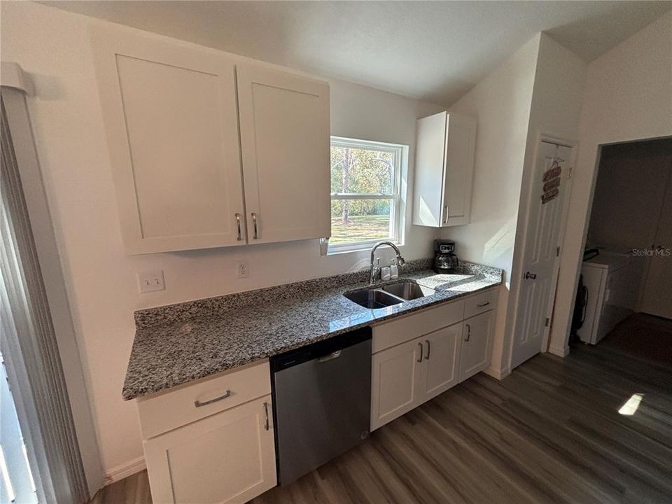 待售: $239,000 (3 贝兹, 2 浴室, 1387 平方英尺)