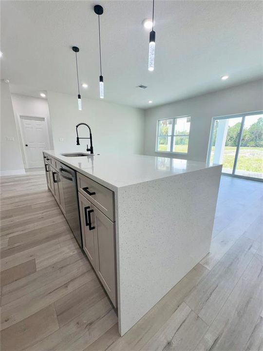 For Sale: $368,990 (4 beds, 2 baths, 1894 Square Feet)