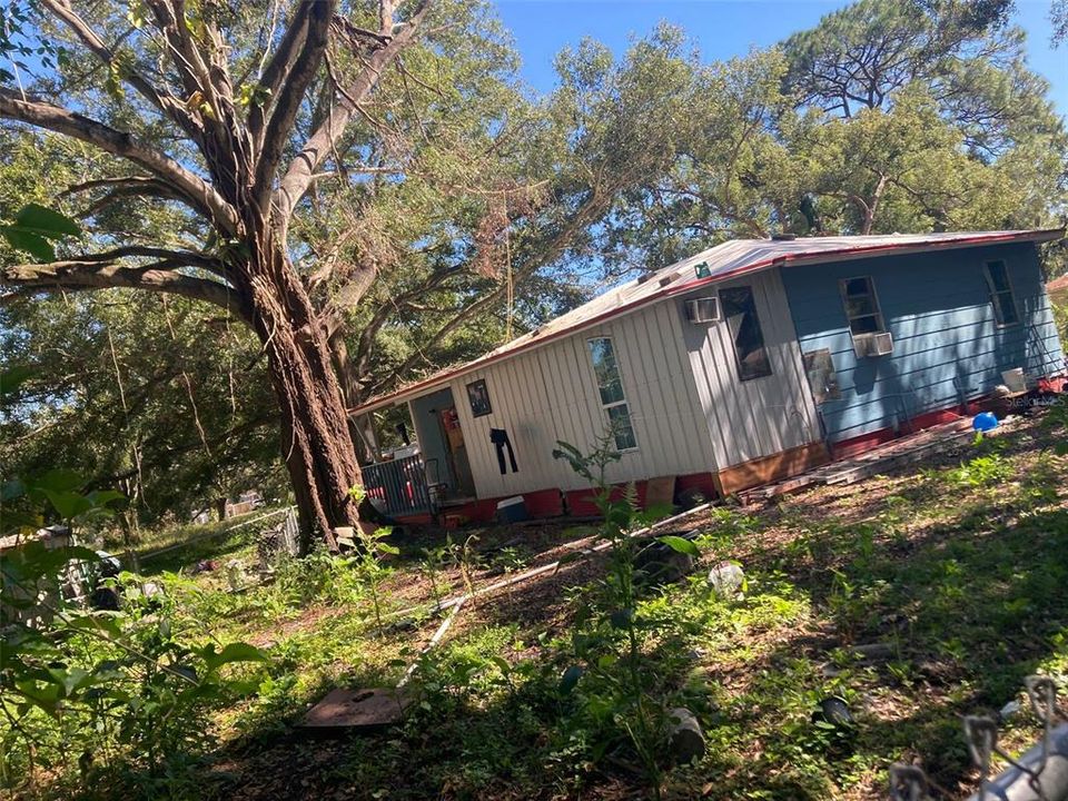 For Sale: $255,000 (2 beds, 1 baths, 916 Square Feet)