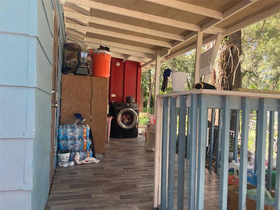 For Sale: $255,000 (2 beds, 1 baths, 916 Square Feet)