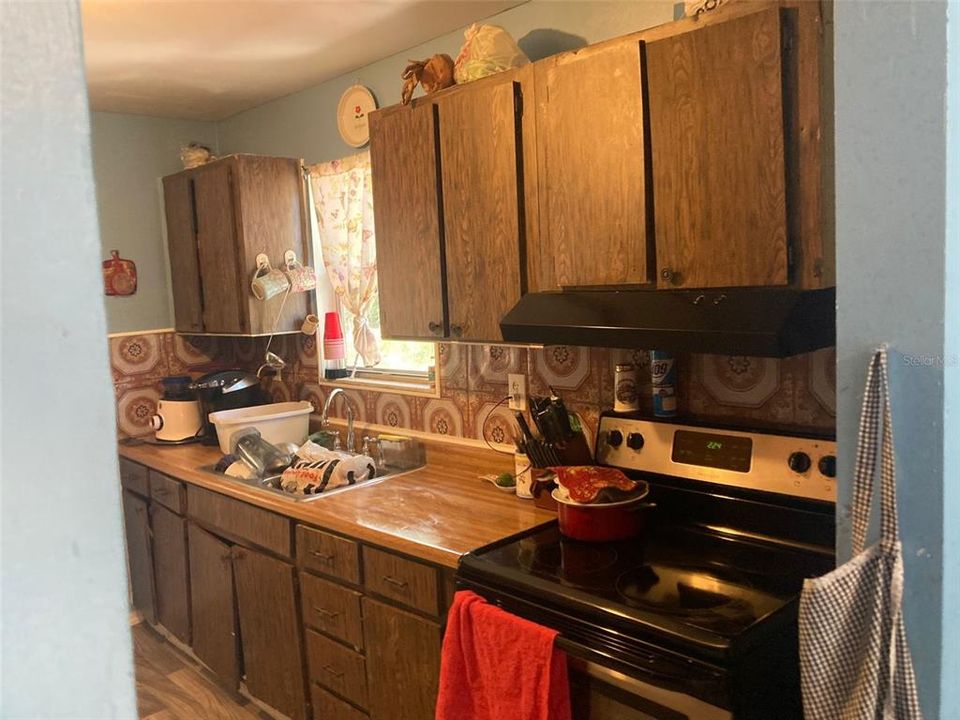 For Sale: $255,000 (2 beds, 1 baths, 916 Square Feet)