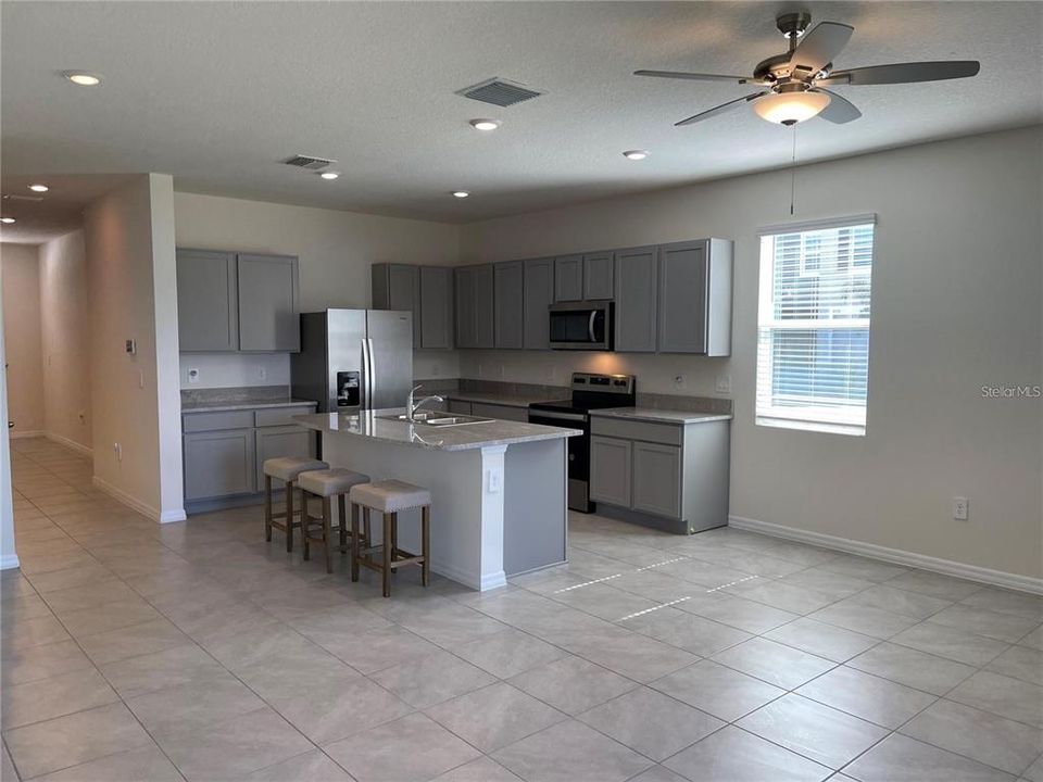 For Rent: $2,590 (3 beds, 2 baths, 1819 Square Feet)
