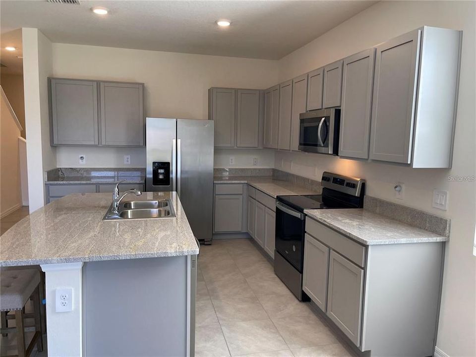 For Rent: $2,590 (3 beds, 2 baths, 1819 Square Feet)