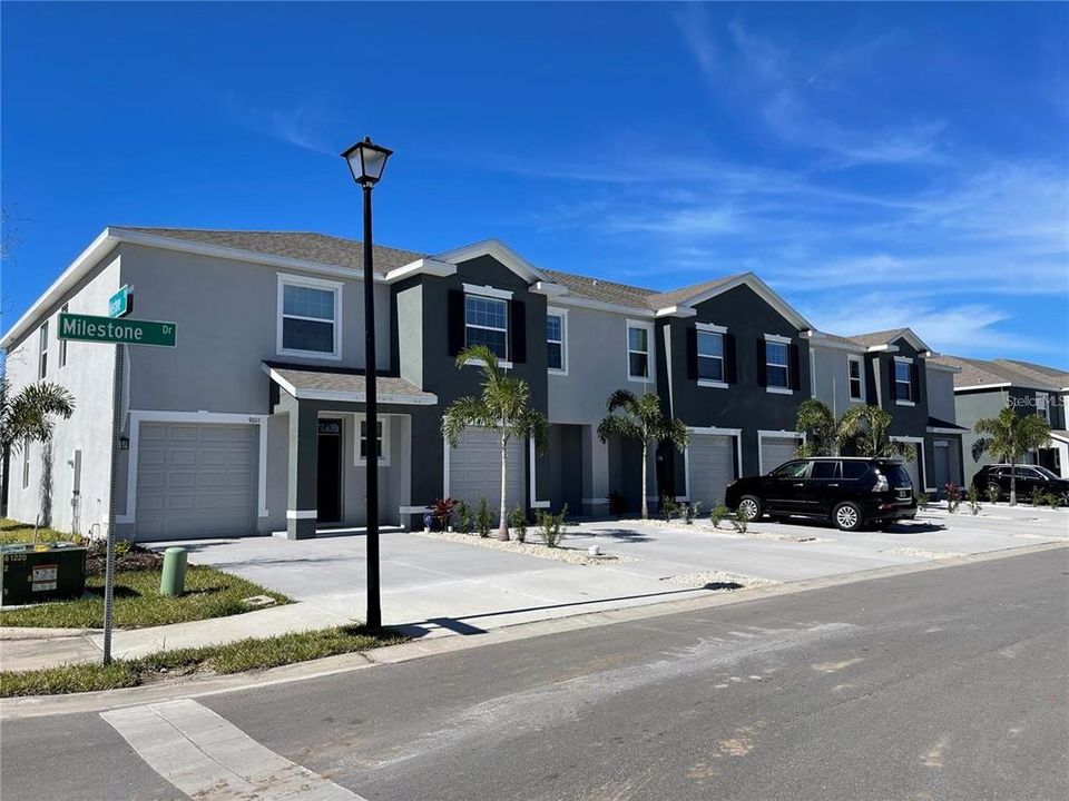 For Rent: $2,590 (3 beds, 2 baths, 1819 Square Feet)