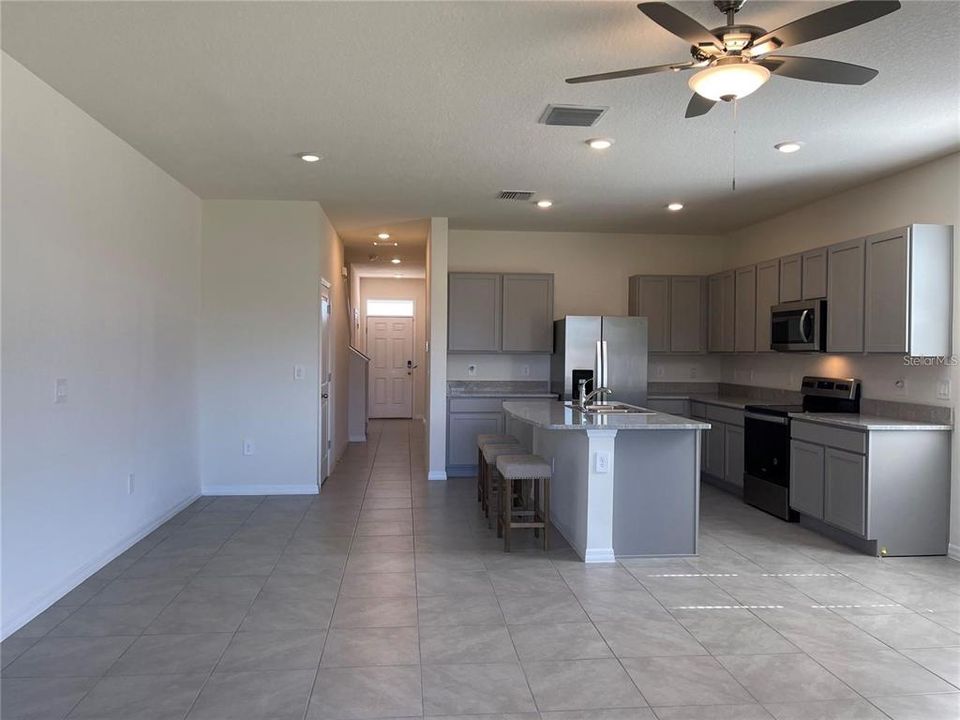 For Rent: $2,590 (3 beds, 2 baths, 1819 Square Feet)